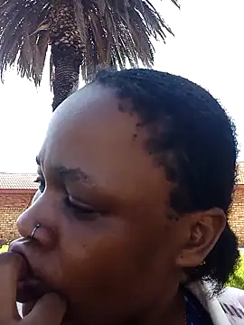 Snapshot of BlondieBitch chatting on February 10, 7:51 am BlondieBitch online show from February 10, 7:51 am