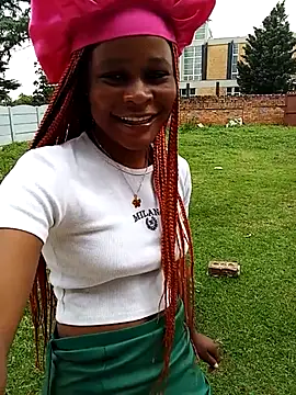 Snapshot of BlondieBitch chatting on November 27, 6:36 am BlondieBitch online show from November 27, 6:36 am