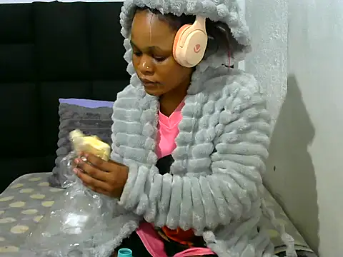 BlondieBitch online show from May 7, 5:33 am