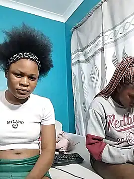 Snapshot of BlondieBitch chatting on November 5, 6:00 pm BlondieBitch online show from November 5, 6:00 pm