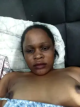 Snapshot of BlondieBitch chatting on February 16, 2:54 am BlondieBitch online show from February 16, 2:54 am