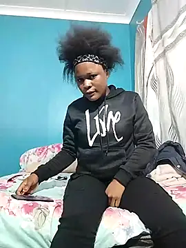 Snapshot of BlondieBitch chatting on November 17, 3:38 pm BlondieBitch online show from November 17, 3:38 pm