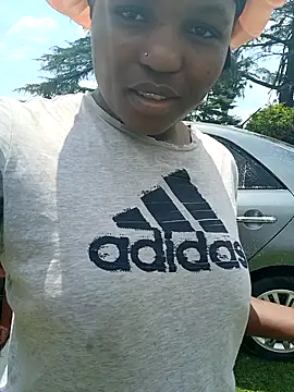 Snapshot of BlondieBitch chatting on February 1, 11:41 am BlondieBitch online show from February 1, 11:41 am