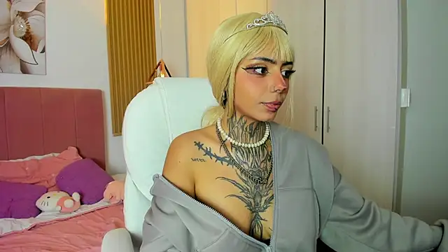 KoraRousee online show from October 12, 3:46 pm