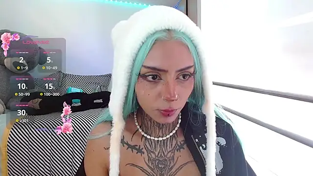 Snapshot of KoraRousee chatting on November 18, 2:53 pm KoraRousee online show from November 18, 2:53 pm