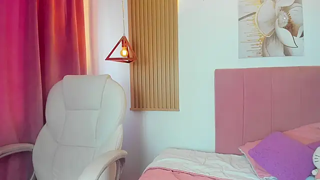 KoraRousee online show from October 10, 1:01 pm
