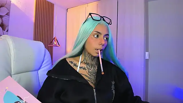 Snapshot of KoraRousee chatting on October 30, 1:20 pm KoraRousee online show from October 30, 1:20 pm