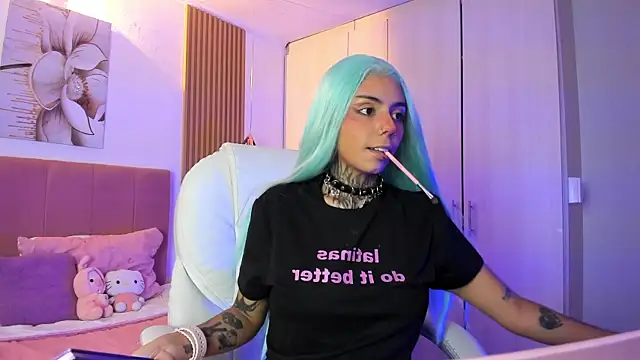 Snapshot of KoraRousee chatting on October 24, 1:32 pm KoraRousee online show from October 24, 1:32 pm