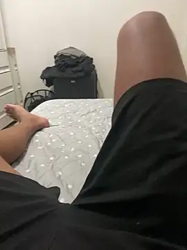 Snapshot of Morenolatino881 chatting on December 4, 9:47 pm Morenolatino881 online show from December 4, 9:47 pm