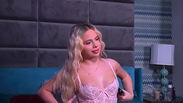 Snapshot of YssabelFox chatting on November 28, 4:51 pm YssabelFox online show from November 28, 4:51 pm