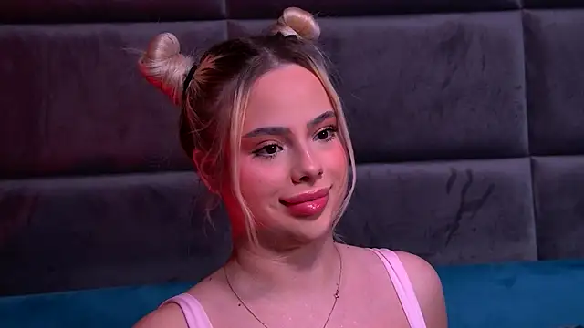 Snapshot of YssabelFox chatting on December 4, 2:16 pm YssabelFox online show from December 4, 2:16 pm