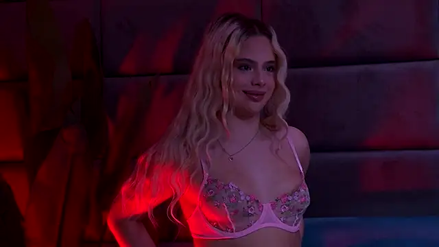 Snapshot of YssabelFox chatting on November 21, 3:44 pm YssabelFox online show from November 21, 3:44 pm