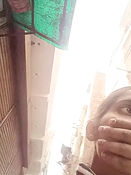 Snapshot of Saloni-Gupta chatting on December 14, 9:59 am Saloni-Gupta online show from December 14, 9:59 am