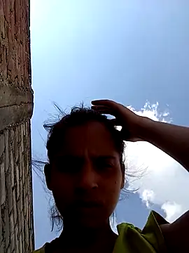 Snapshot of Saloni-Gupta chatting on September 28, 8:10 am Saloni-Gupta online show from September 28, 8:10 am