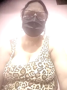 thehotlady online show from March 31, 9:55 am