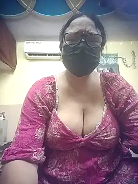 thehotlady online show from June 6, 6:35 pm