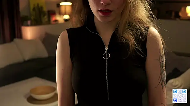 Snapshot of DimpledPoke chatting on November 22, 9:24 pm DimpledPoke online show from November 22, 9:24 pm