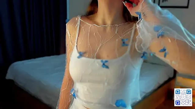 Snapshot of DimpledPoke chatting on October 19, 1:36 pm DimpledPoke online show from October 19, 1:36 pm