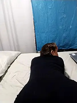 LaraCaliente online show from April 14, 2:05 am