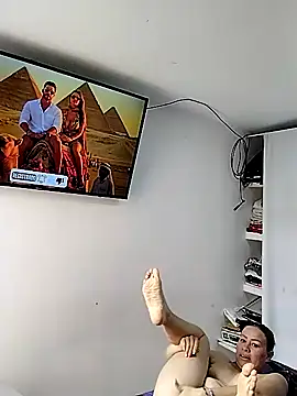 LaraCaliente online show from April 13, 1:59 pm