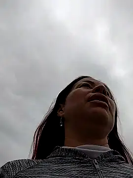 LaraCaliente online show from February 13, 1:00 pm