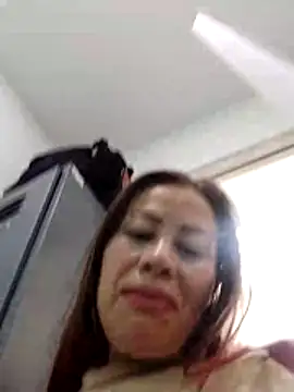 LaraCaliente online show from March 10, 2:10 pm