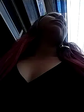 LaraCaliente online show from February 7, 4:15 pm