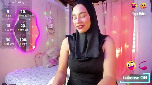 Snapshot of ShanaJamil chatting on December 5, 1:32 pm ShanaJamil online show from December 5, 1:32 pm