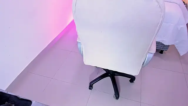 Megann Williamss online show from January 5, 7:39 pm