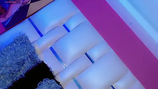 JessiscaWalker online show from December 19, 7:49 pm