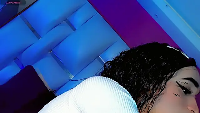 JessiscaWalker online show from April 17, 8:00 pm