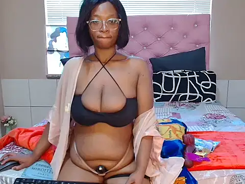 Snapshot of YummyChocTits chatting on September 20, 10:31 am YummyChocTits online show from September 20, 10:31 am