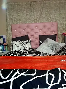 Snapshot of YummyChocTits chatting on October 2, 11:30 pm YummyChocTits online show from October 2, 11:30 pm