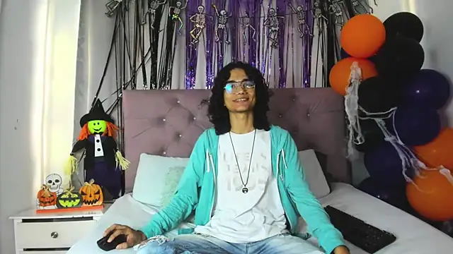 EthanBlackwoodd online show from October 29, 9:03 pm