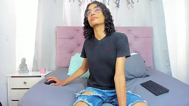 EthanBlackwoodd online show from December 4, 8:52 pm