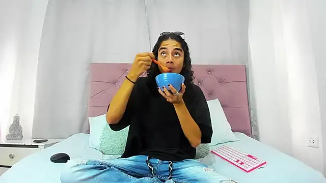 EthanBlackwoodd online show from February 24, 7:26 pm