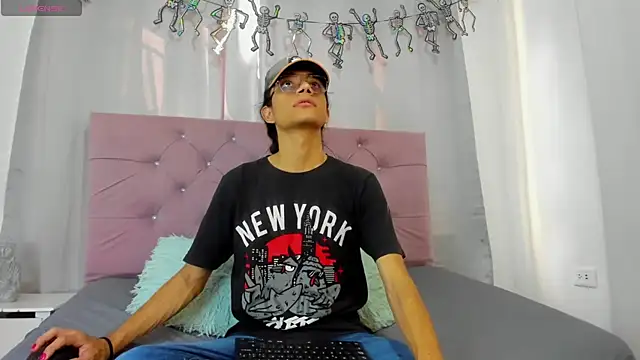 EthanBlackwoodd online show from November 7, 8:13 pm