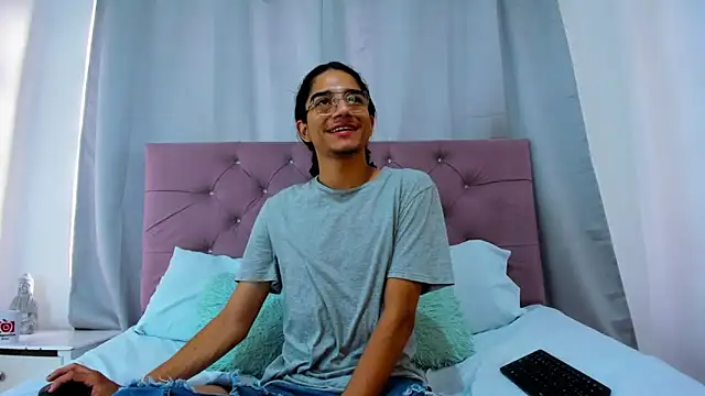 EthanBlackwoodd online show from January 5, 8:01 pm