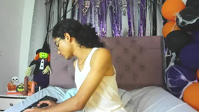 EthanBlackwoodd online show from October 31, 9:28 am