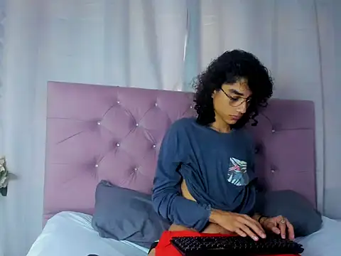 EthanBlackwoodd online show from September 30, 8:04 pm