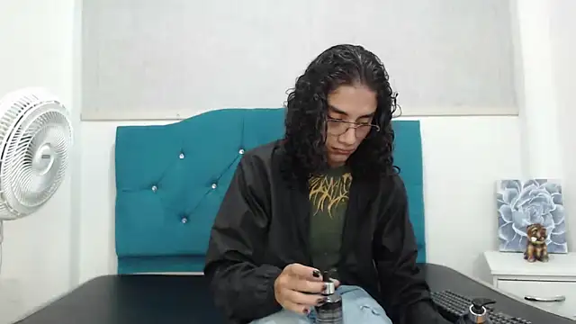 EthanBlackwoodd online show from November 17, 9:08 pm