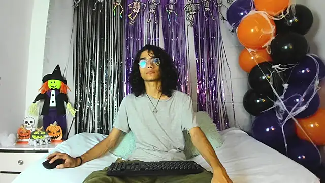 EthanBlackwoodd online show from October 26, 10:32 pm