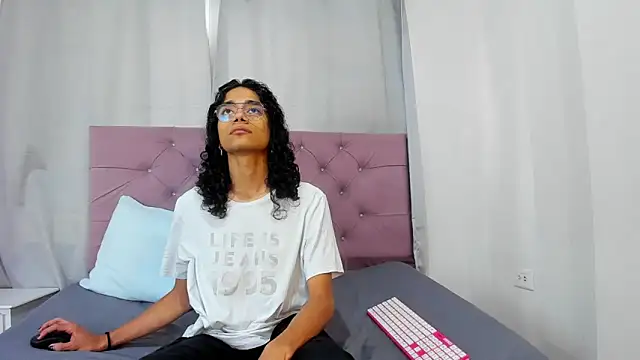 EthanBlackwoodd online show from February 16, 8:40 pm