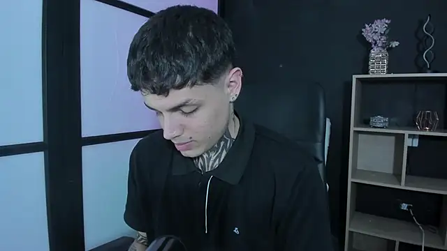 Declan-Fox online show from October 16, 5:27 am