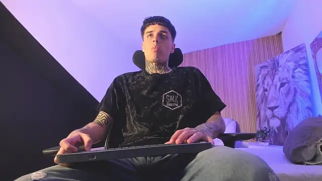 Declan-Fox online show from November 28, 5:29 am