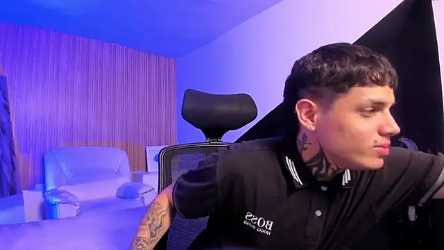 Declan-Fox online show from October 2, 4:05 am