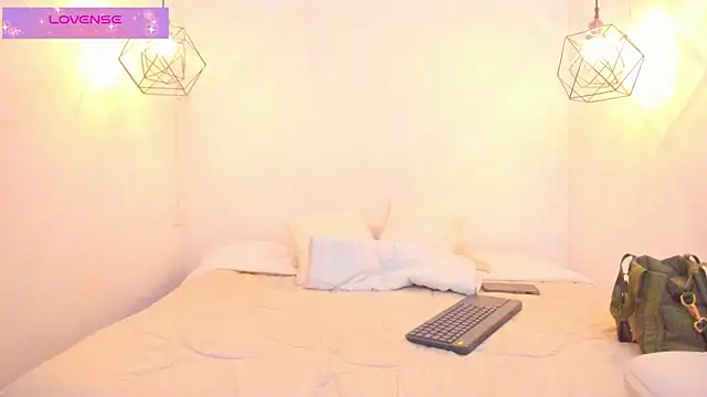 Snapshot of Allisson__ chatting on June 13, 8:07 pm Allisson online show from June 13, 8:07 pm