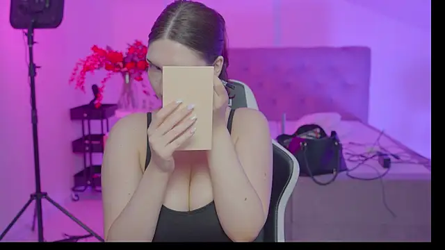 Snapshot of Jessasmith chatting on November 23, 8:35 am Jessasmith online show from November 23, 8:35 am