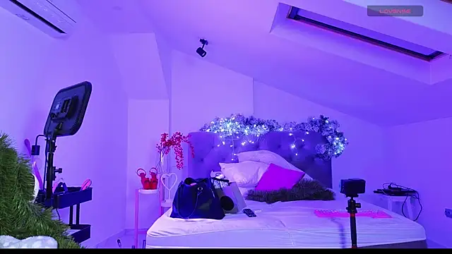 Jessasmith online show from December 18, 8:19 am