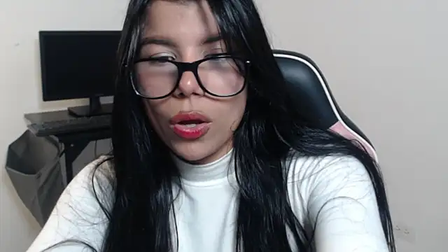 MayaScott11 online show from April 27, 7:12 pm